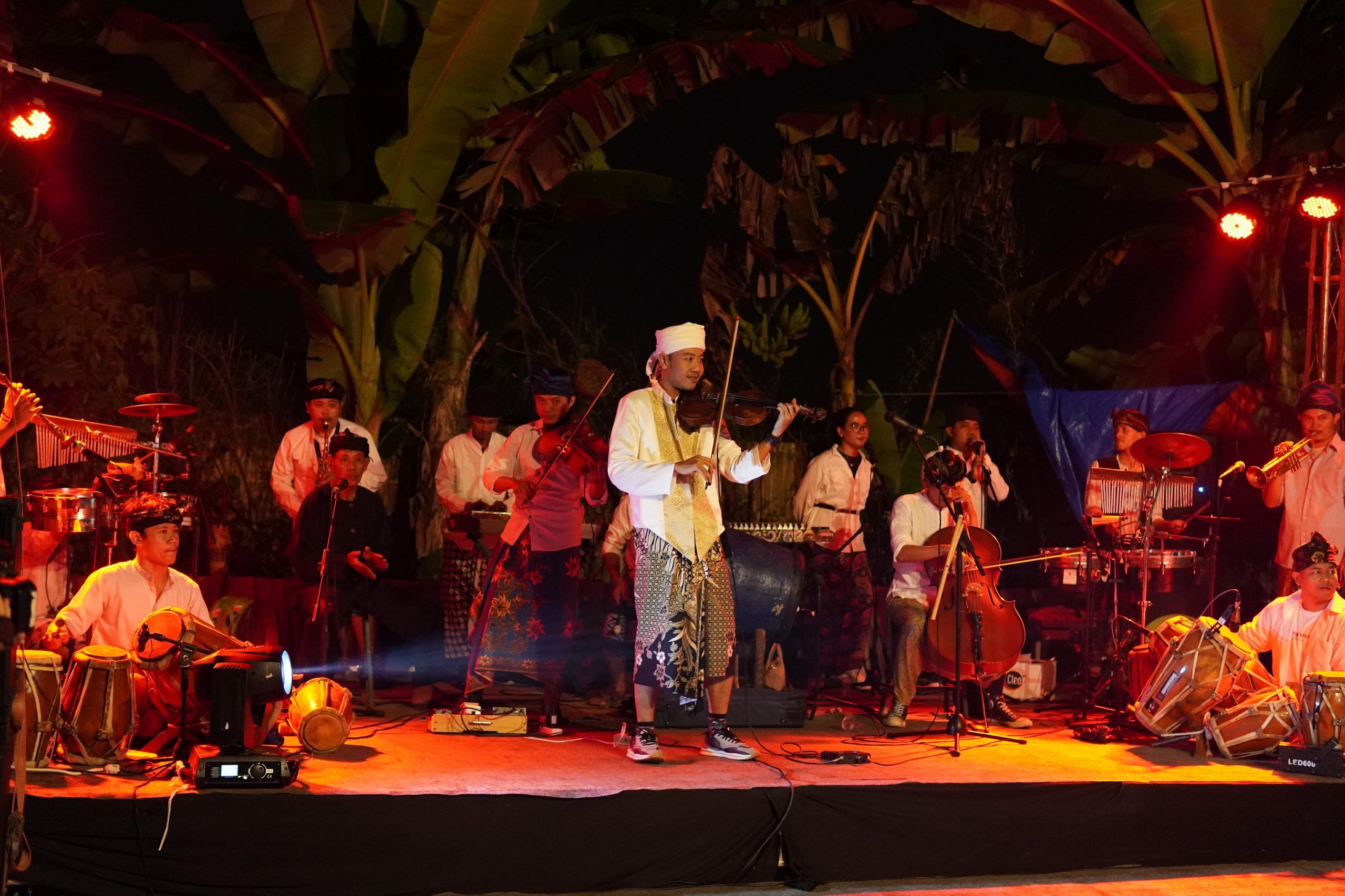 Orkestra Sisi Lembur: Harmoni Tradisi dan Modernitas Budaya melalui Musik