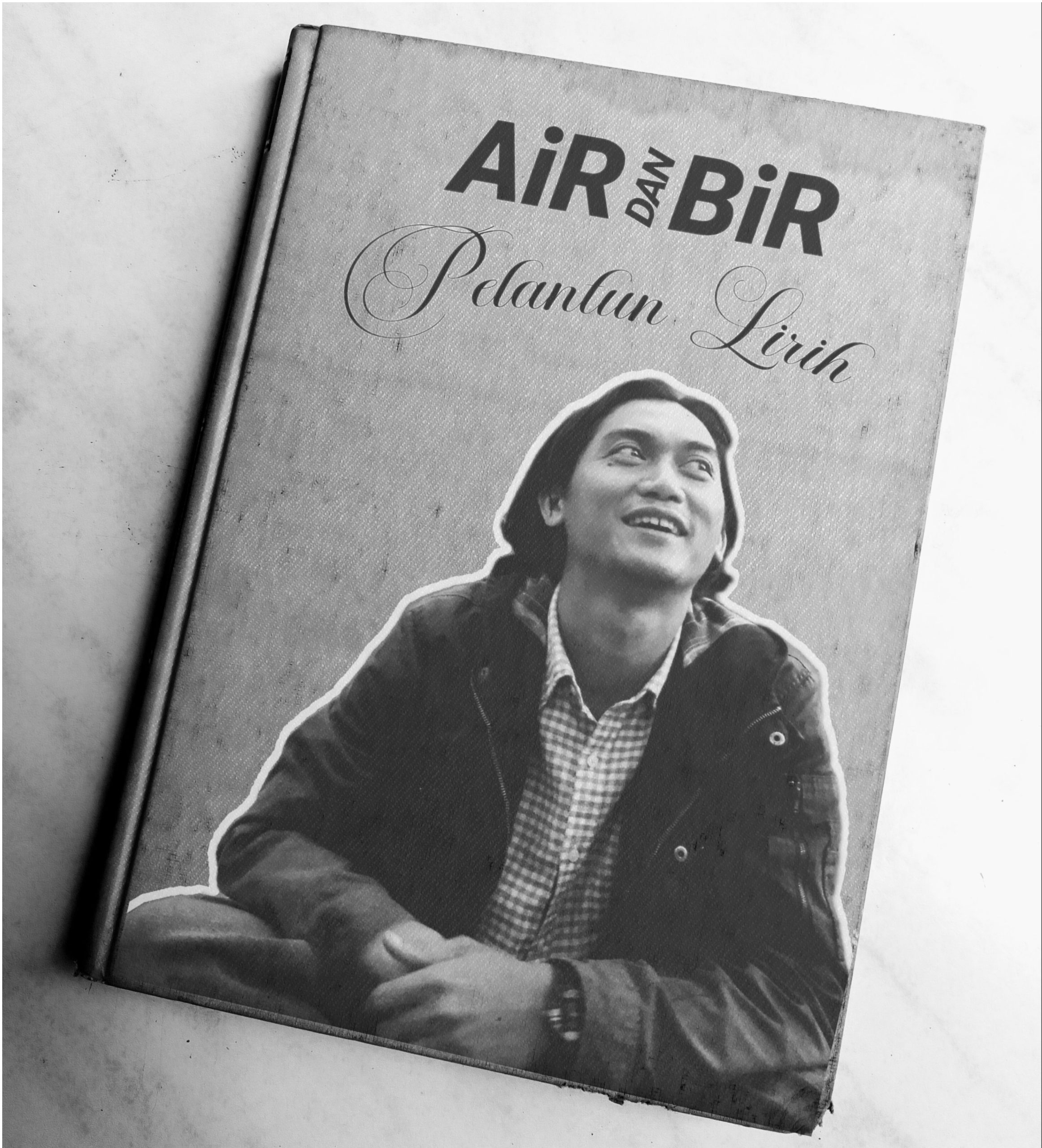 Pelantun Lirih: Mars Para Pemimpi dari Air & Bir