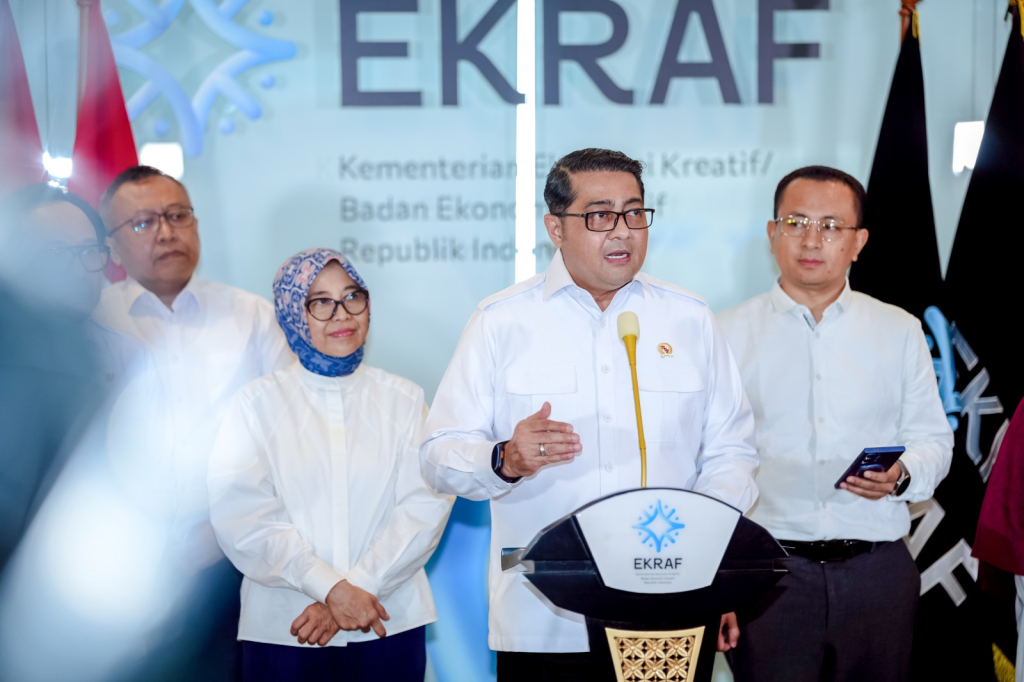 Menteri Ekonomi Kreatif saat menyampaikan perluasan cakupan ekonomi kreatif menjadi 21 subsektor