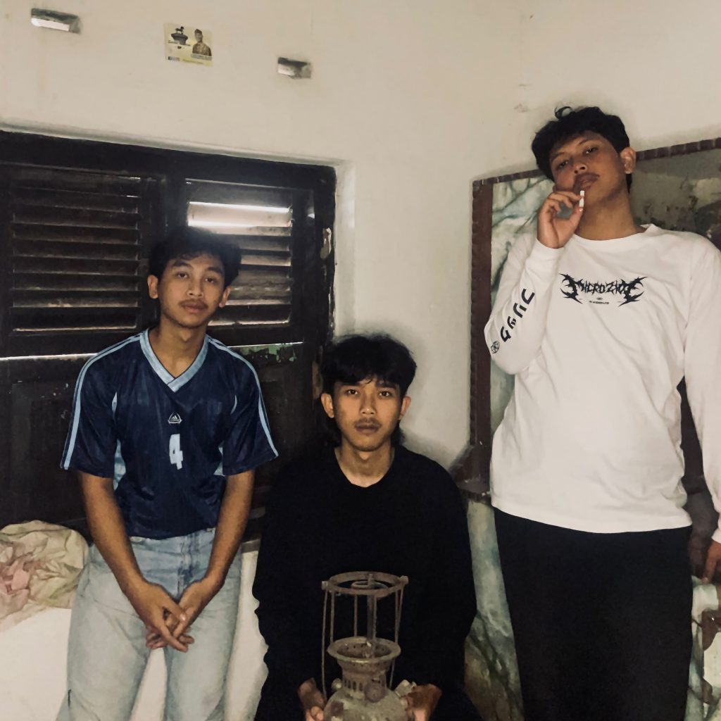 Mariners Rilis EP Perdana Gradasi yang Berantakan!, Empat Lagu dalam Kekacauan yang Belum Selesai